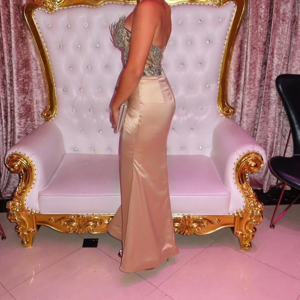 Custom gown - Picture 4 of 4